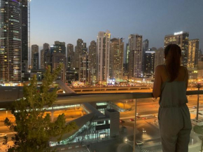 Luxury new apartment on the metro, facing Dubai marina.